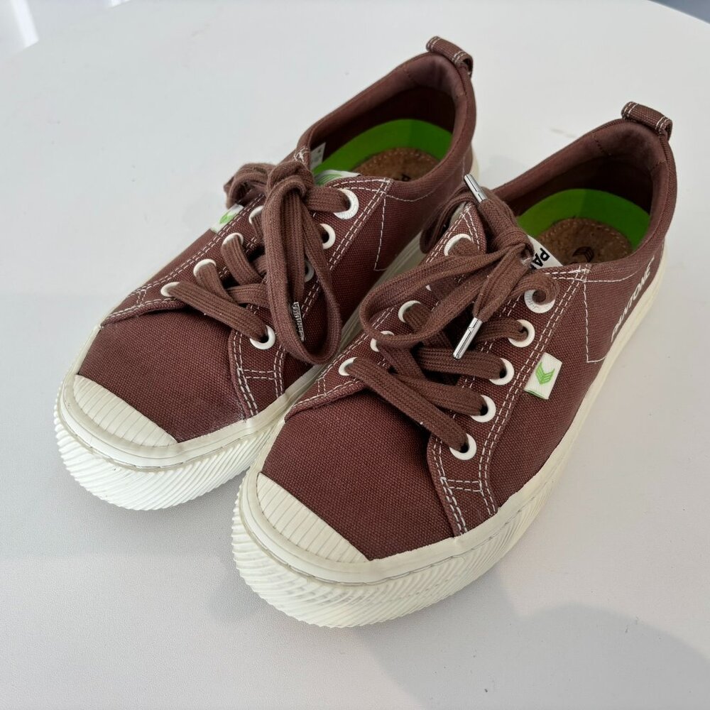 Cariuma Pantone Cacao Nibs (Brown) Sneakers -
